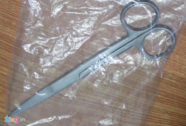 Bị truy đuổi tên trộm rút hung khí đâm một cảnh sát bị thương ảnh 2