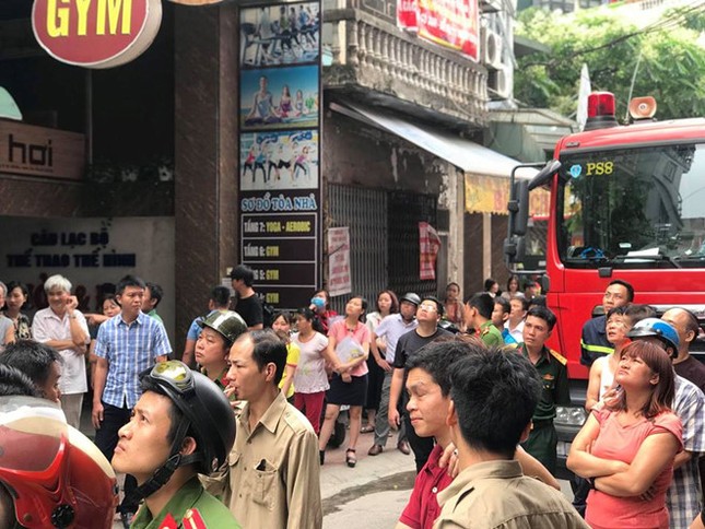 Trường mầm non bốc cháy, cô trò hoảng loạn gào khóc ảnh 1