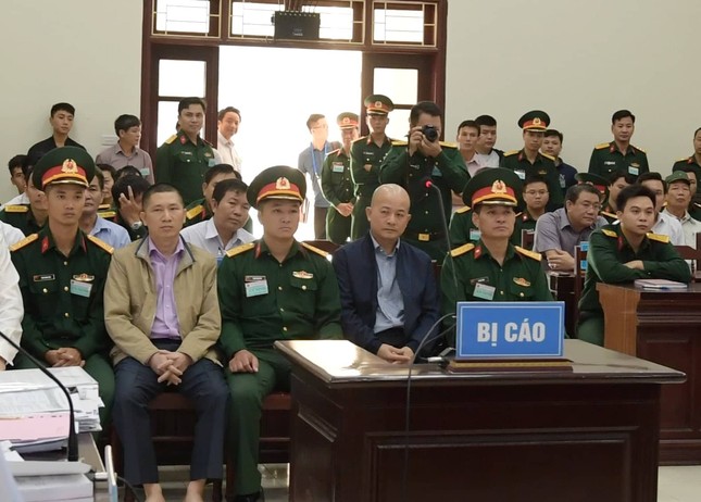 Út 'trọc' kêu oan, nói bị cấp dưới vu khống ảnh 1
