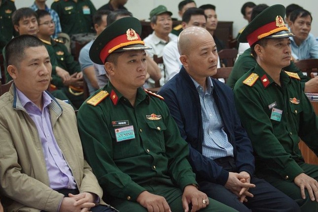 Út 'trọc' kêu oan, nói bị cấp dưới vu khống ảnh 2