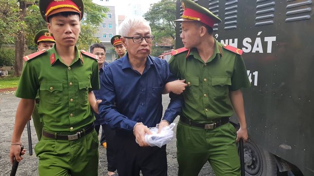 Tại tòa, Vũ 'nhôm' khai có hai quốc tịch ảnh 3