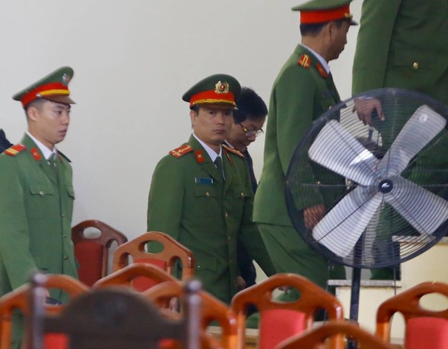 Vụ đánh bạc nghìn tỷ: 'Cần cách ly các bị cáo Vĩnh, Hóa khỏi xã hội' ảnh 2