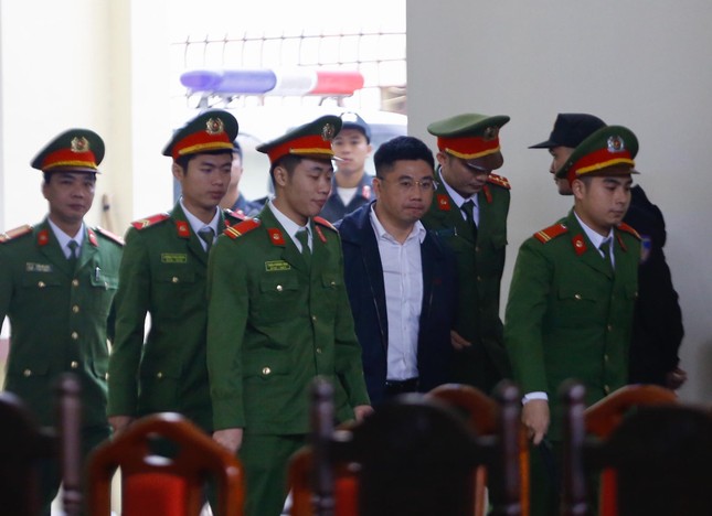 Vụ đánh bạc nghìn tỷ: 'Cần cách ly các bị cáo Vĩnh, Hóa khỏi xã hội' ảnh 4