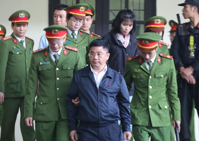 Vụ đánh bạc nghìn tỷ: 'Cần cách ly các bị cáo Vĩnh, Hóa khỏi xã hội' ảnh 7