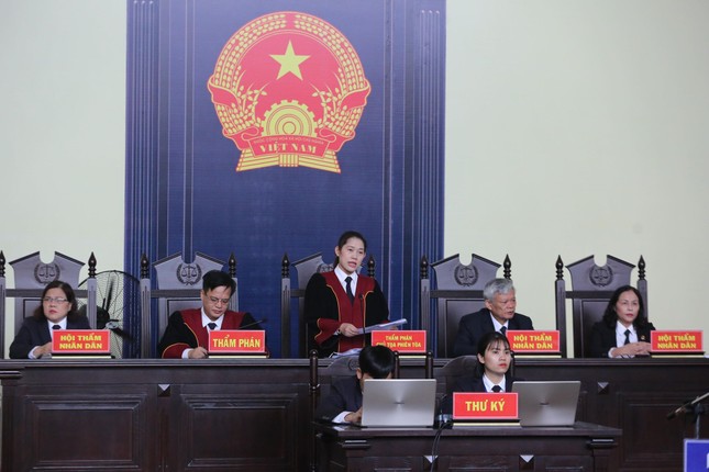 Vụ đánh bạc nghìn tỷ: 'Cần cách ly các bị cáo Vĩnh, Hóa khỏi xã hội' ảnh 10