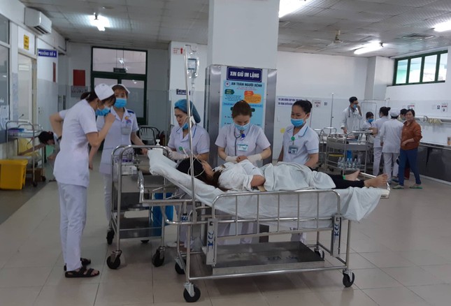 Lạnh gáy xe chở 21 sinh viên lật ngửa dưới vực sâu ảnh 12