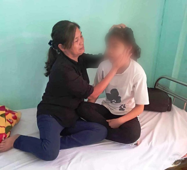 Nữ sinh đánh bạn hội đồng dã man vì tội...nói nhiều!? ảnh 2