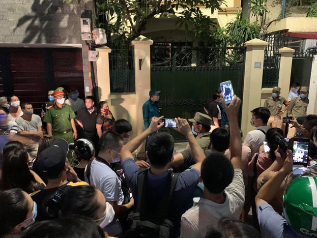 Khám xét nhà riêng, nơi làm việc của Chủ tịch Hà Nội Nguyễn Đức Chung ảnh 12