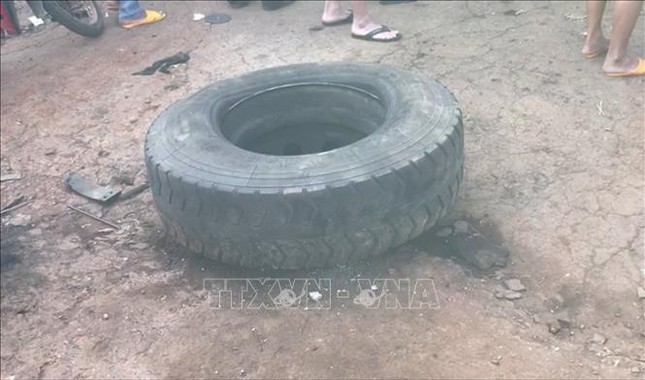 Đang sửa xe, chủ garage bị lốp ô tô rơi trúng đầu tử vong ảnh 2