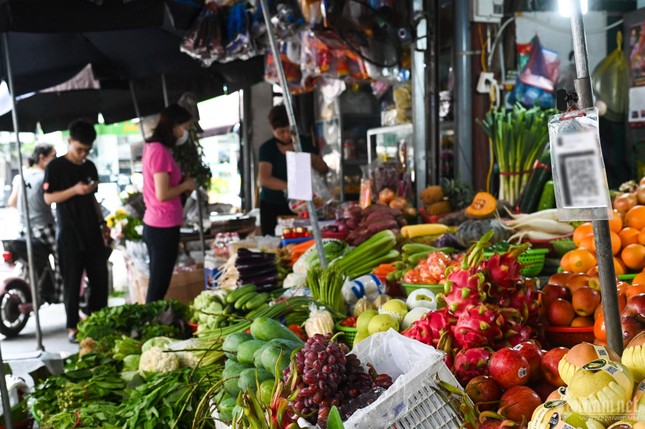 Quán trà đá, hàng bán rau ngoài chợ dùng mã QR thanh toán ảnh 1