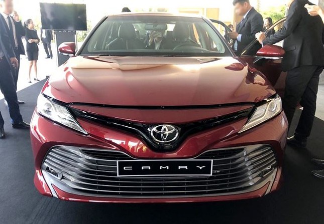 Đại lý giảm giá mạnh, đẩy hàng tồn Toyota Camry ở Việt Nam ảnh 1