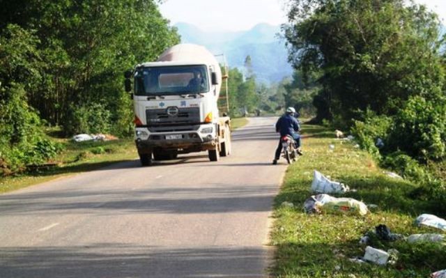 Rải đơn vu chủ tịch xã làm nhân viên có bầu! ảnh 1