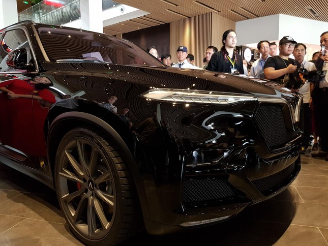 SUV đặc biệt VinFast Lux V8 xuất hiện tại Việt Nam ảnh 2