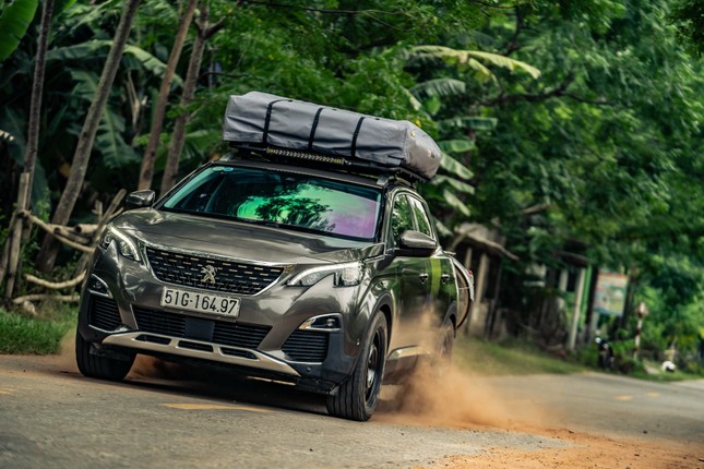 Tạp chí xe của Anh chạy thử Peugeot 3008 độ ở Việt Nam ảnh 4
