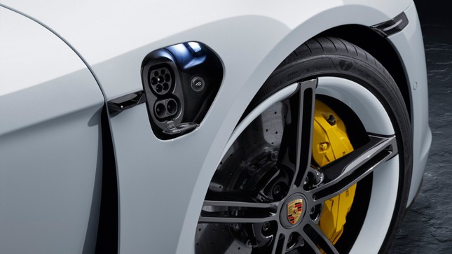 Xe điện đầu tiên của Porsche chính thức ra mắt toàn cầu ảnh 13