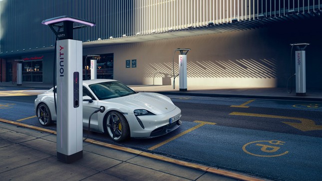 Xe điện đầu tiên của Porsche chính thức ra mắt toàn cầu ảnh 4