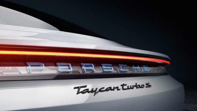 Xe điện đầu tiên của Porsche chính thức ra mắt toàn cầu ảnh 14
