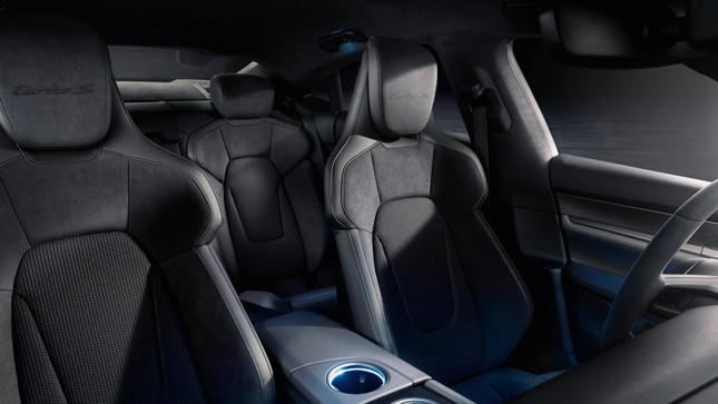 Xe điện đầu tiên của Porsche chính thức ra mắt toàn cầu ảnh 20