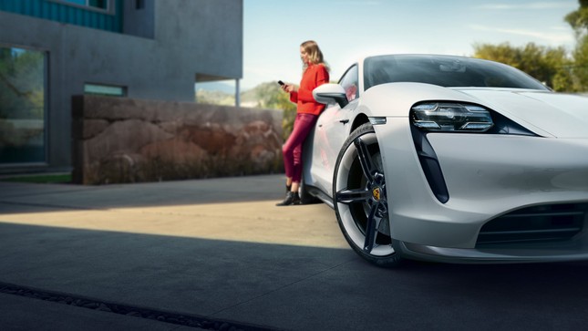 Xe điện đầu tiên của Porsche chính thức ra mắt toàn cầu ảnh 11