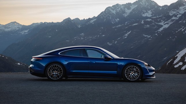Xe điện đầu tiên của Porsche chính thức ra mắt toàn cầu ảnh 1
