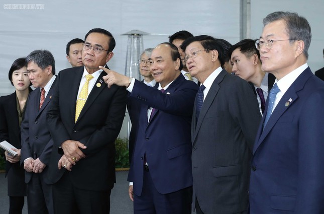 Thủ tướng Nguyễn Xuân Phúc dự lễ động thổ xây dựng thành phố thông minh Hàn Quốc ảnh 1