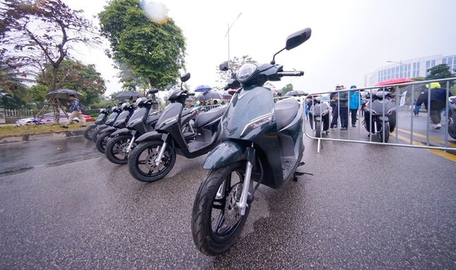 VinFast công bố giá chính thức cho xe điện Theon và Feliz ảnh 2