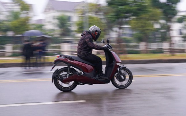 VinFast công bố giá chính thức cho xe điện Theon và Feliz ảnh 1