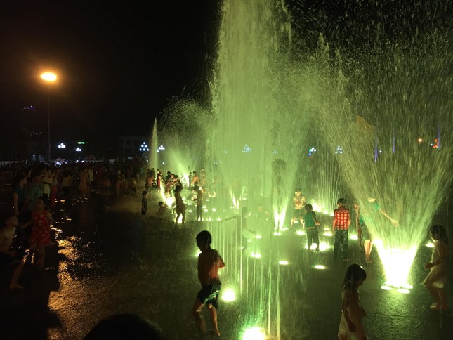 Người dân Nghệ An, Hà Tĩnh quay quắt dưới cái nắng như đổ lửa ảnh 2