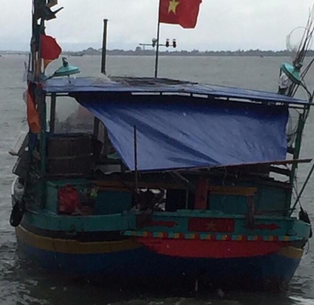 Một thuyền viên bất ngờ mất tích trên biển ảnh 1