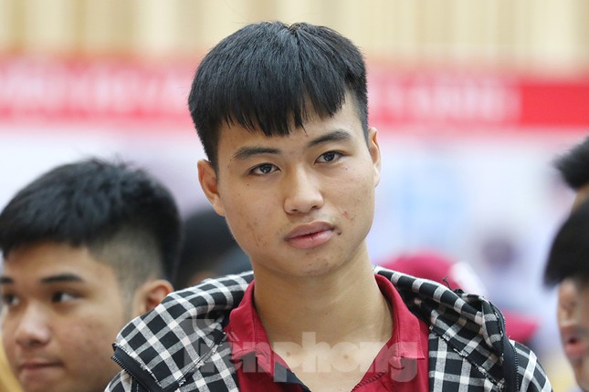 Thủ khoa ‘đạp xe giao trứng vịt’ nhập học trường ĐH Bách khoa Hà Nội ảnh 5