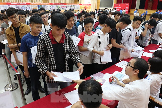 Thủ khoa ‘đạp xe giao trứng vịt’ nhập học trường ĐH Bách khoa Hà Nội ảnh 6