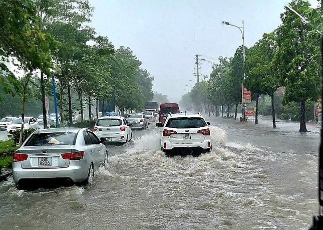 Bão số 1 đổ bộ Trung Quốc, mưa lớn ở miền Bắc, miền Nam nước ta ảnh 1