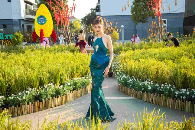 Đan Sắc Fashion Show - Chào Xuân với sự kiện thời trang ấn tượng cùng sinh viên Kiến trúc ảnh 8