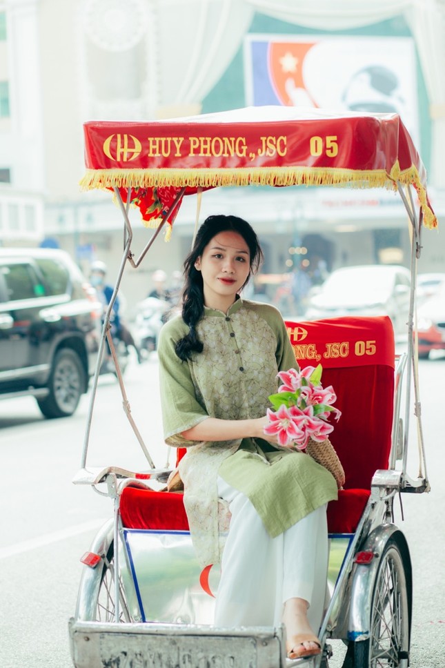Nữ sinh 2K4 khoe nhan sắc xinh đẹp với áo dài cách tân gửi gắm ý nghĩa ‘Tết là để trở về’ ảnh 5