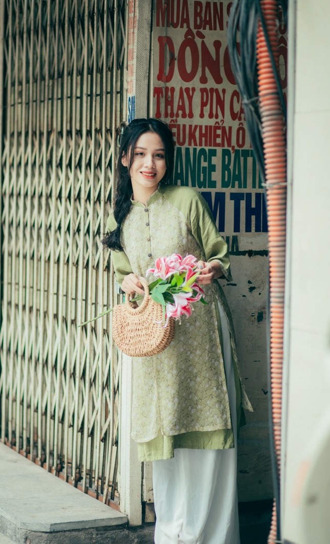 Nữ sinh 2K4 khoe nhan sắc xinh đẹp với áo dài cách tân gửi gắm ý nghĩa ‘Tết là để trở về’ ảnh 7