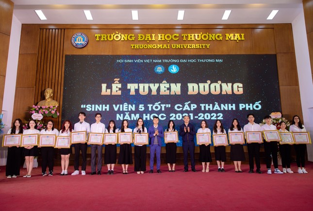 Hành trình chinh phục Sinh viên 5 tốt của nữ sinh Đại học Thương mại ảnh 6