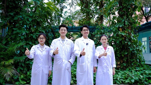 Nam sinh Trường Đại học Thủy lợi đem kiến thức kỹ thuật hóa học vào các đề tài nghiên cứu ảnh 2
