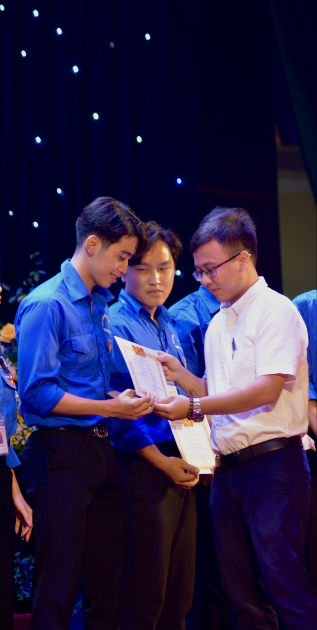 Hé lộ những điều chưa biết về tân Nam vương và Hoa khôi Đại học Thủy lợi 2023 ảnh 12