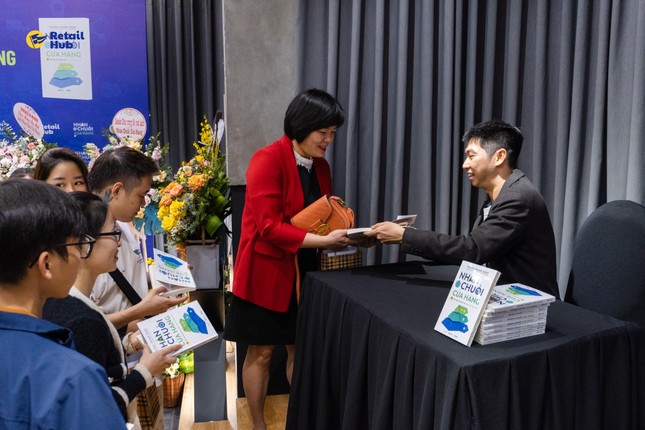 Chuyên gia, tác giả Phùng Thanh Ngọc ra mắt cuốn sách đầu tiên tại Việt Nam về ‘Nhân chuỗi cửa hàng’ ảnh 4