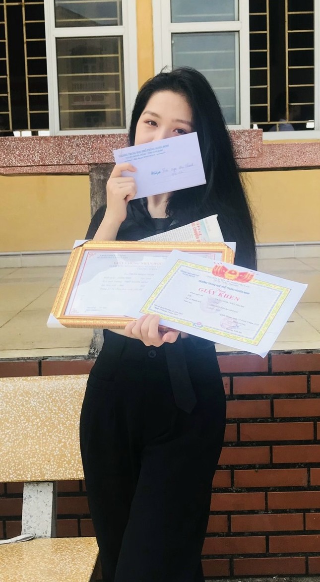 Trần Ngọc Đan Thanh là thí sinh đạt điểm 10 duy nhất môn Ngữ Văn kỳ thi tốt nghiệp THPT 2023 ảnh 2