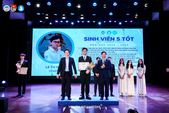 Chủ tịch Hội Sinh viên NEU: 'Phấn đấu đóng góp và xây dựng những mô hình mới cho Hội' ảnh 3