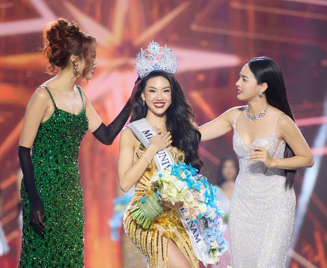 'Miss Universe Vietnam 2023' Bùi Quỳnh Hoa từng nếm không ít thất bại, đăng quang gây tranh cãi ảnh 7