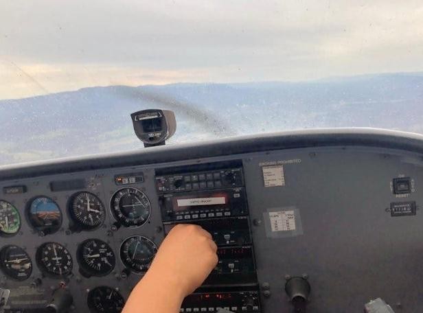 Thiếu niên 16 tuổi lái trực thăng giao vật tư y tế gây chú ý ở Mỹ mùa COVID-19 ảnh 2