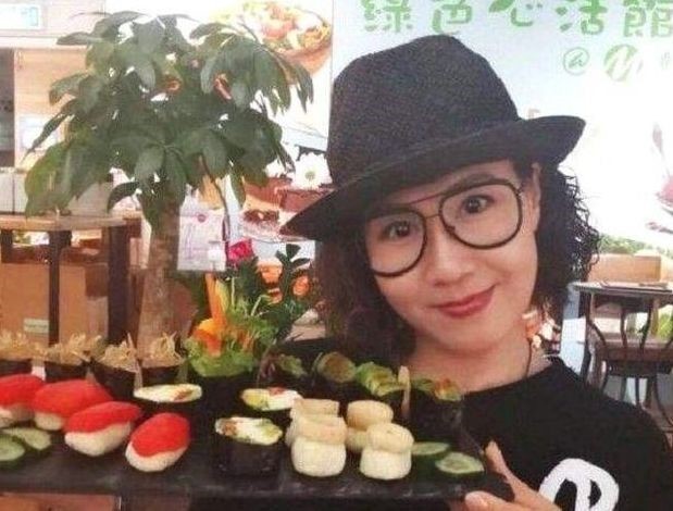 Cặp đôi U60 không ăn thịt, không sinh con: Hạnh phúc và “hack tuổi” nhất làng giải trí ảnh 10