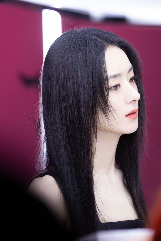 “Nín thở” trước visual mới của Triệu Lệ Dĩnh, nhưng tâm điểm chú ý mới thực sự bất ngờ ảnh 4