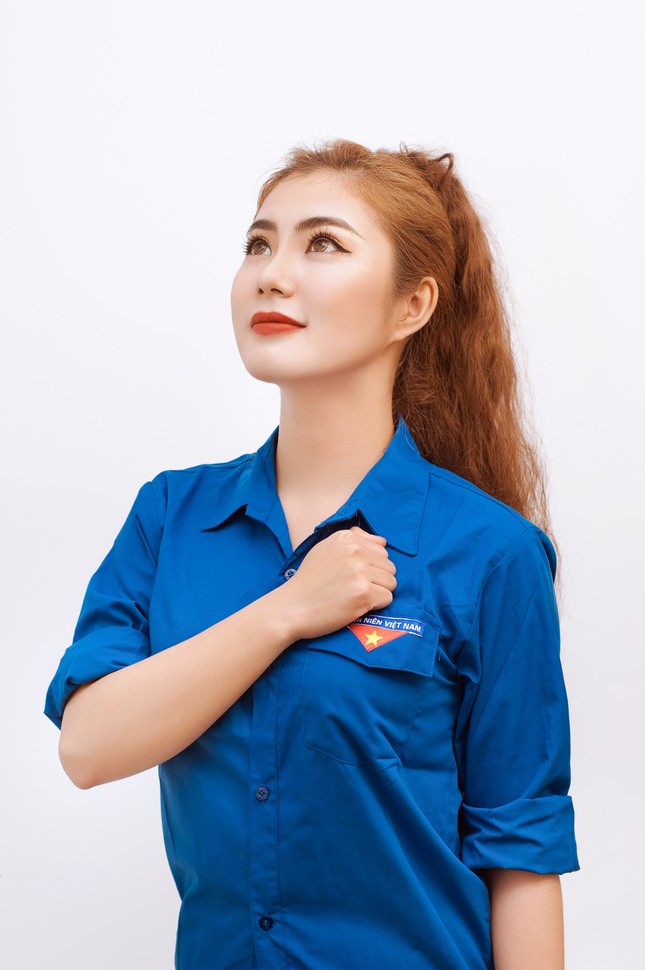 Nữ sinh Sư phạm Toán xinh đẹp kiêm MC, ca sĩ, diễn viên ảnh 2