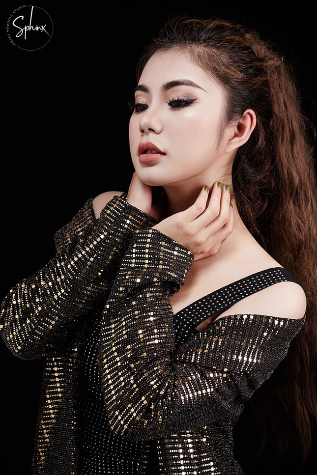 Nữ sinh Sư phạm Toán xinh đẹp kiêm MC, ca sĩ, diễn viên ảnh 7