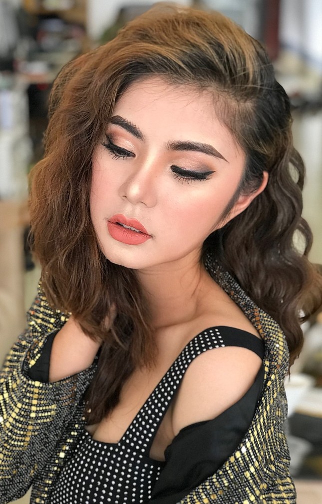 Nữ sinh Sư phạm Toán xinh đẹp kiêm MC, ca sĩ, diễn viên ảnh 9