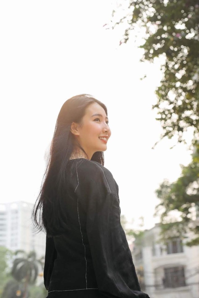 Nữ sinh ngành truyền thông thành thạo 3 ngoại ngữ, gây sốt với vẻ đẹp “thần tiên tỷ tỷ” ảnh 8