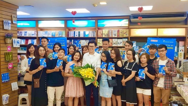 Nhà văn Anh Khang: “thả thính” 9 năm, tìm thấy chân tình là độc giả ảnh 3